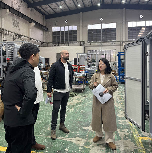 Warmly welcome customers from Australia to visit our Transformer Oil Purifier and Transformer Vacuum Pumping Unit workshop 